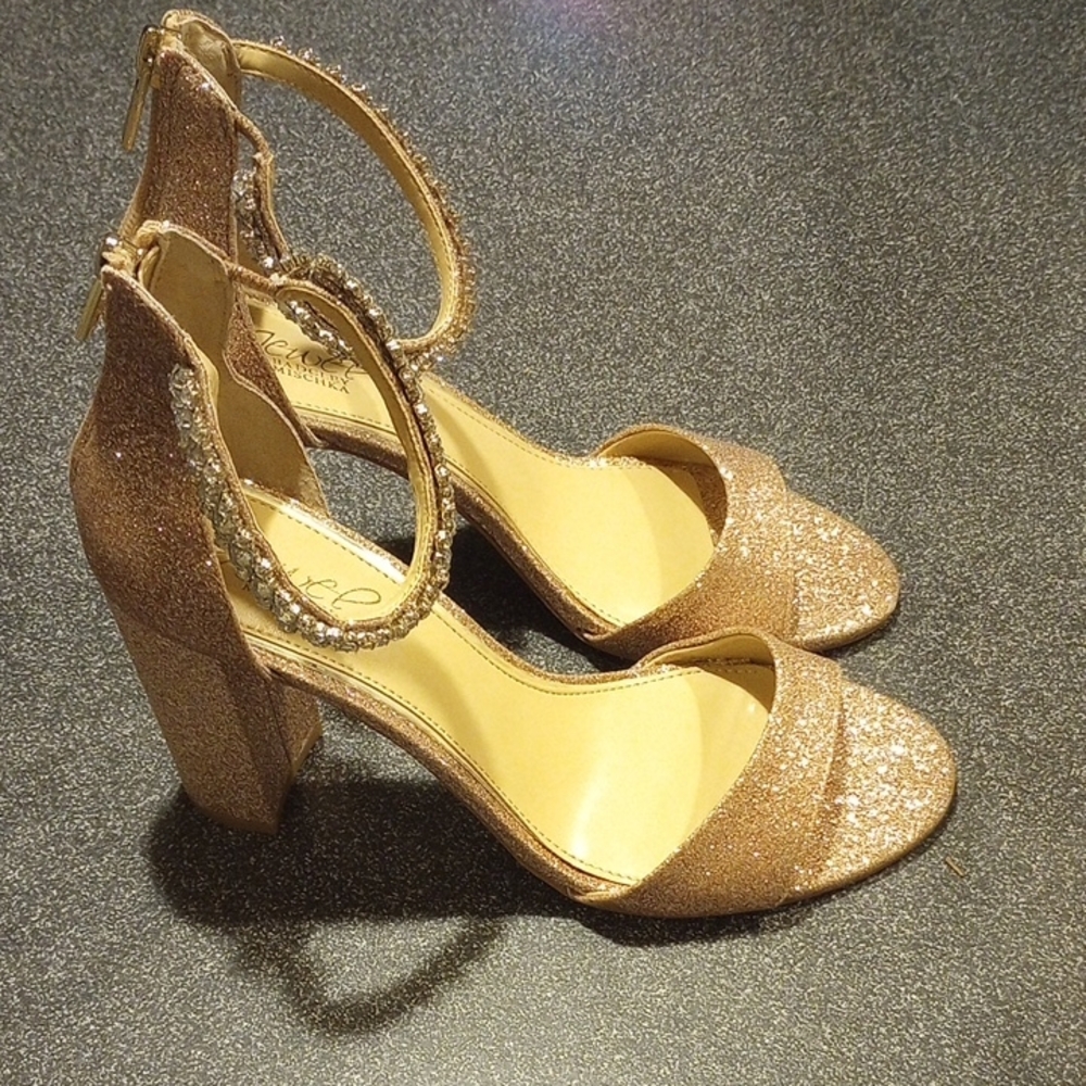 Jewel Badgley Mischka Glittering Heels